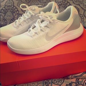 Nike Flex 2017 9.5 women